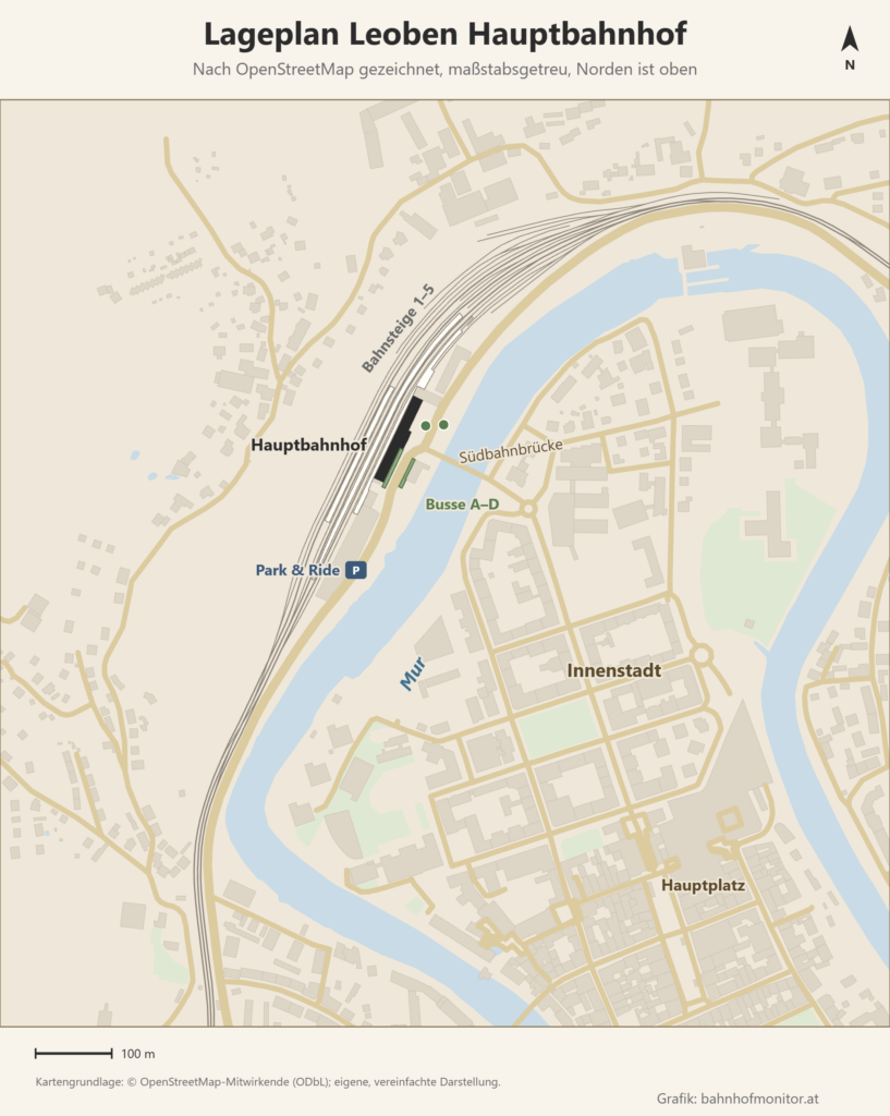Maßstabsgetreuer Lageplan des Leobener Hauptbahnhofs nach OpenStreetMap, Norden oben: die von Südwesten nach Nordosten gebogenen Bahnsteige 1 bis 5, östlich davon das Bahnhofsgebäude mit den Bussteigen A bis D, südwestlich das Parkhaus; östlich die Mur mit der Südbahnbrücke, dahinter die Innenstadt mit dem Hauptplatz.
